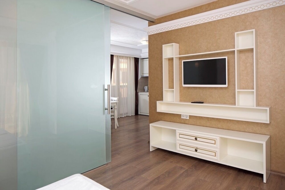 Golden Rainbow VIP Residence — Hotel rooms in Sunny Beach, Burgas Region