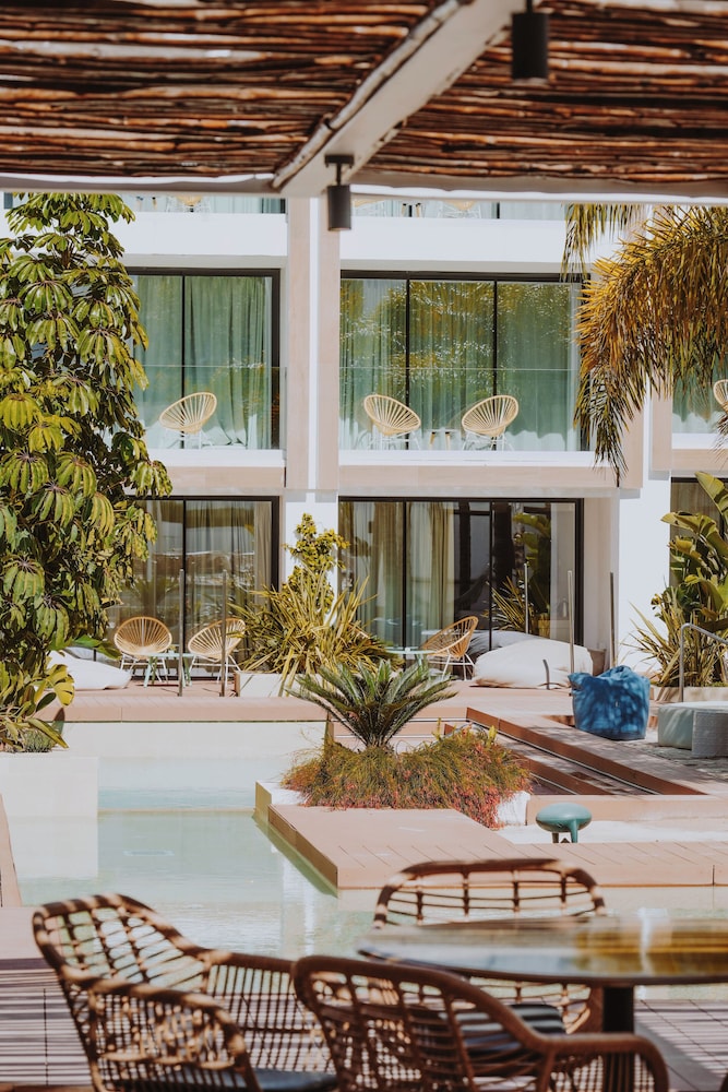 Nativo Ibiza by NCalma Hotels — Hotel building in Santa Eulalia, Balearic Islands