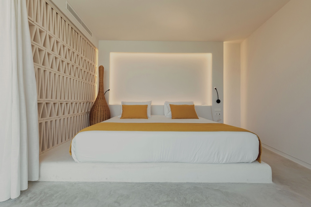 Nativo Ibiza by NCalma Hotels — Hotel rooms in Santa Eulalia, Balearic Islands