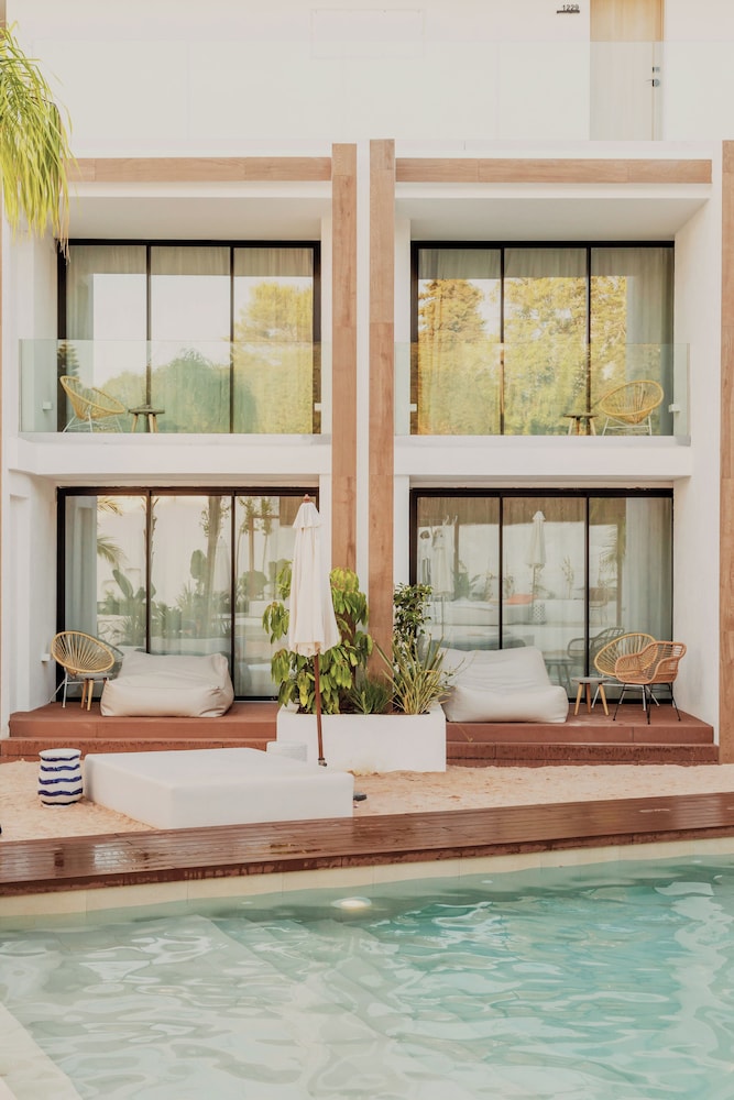 Nativo Ibiza by NCalma Hotels — Hotel building in Santa Eulalia, Balearic Islands