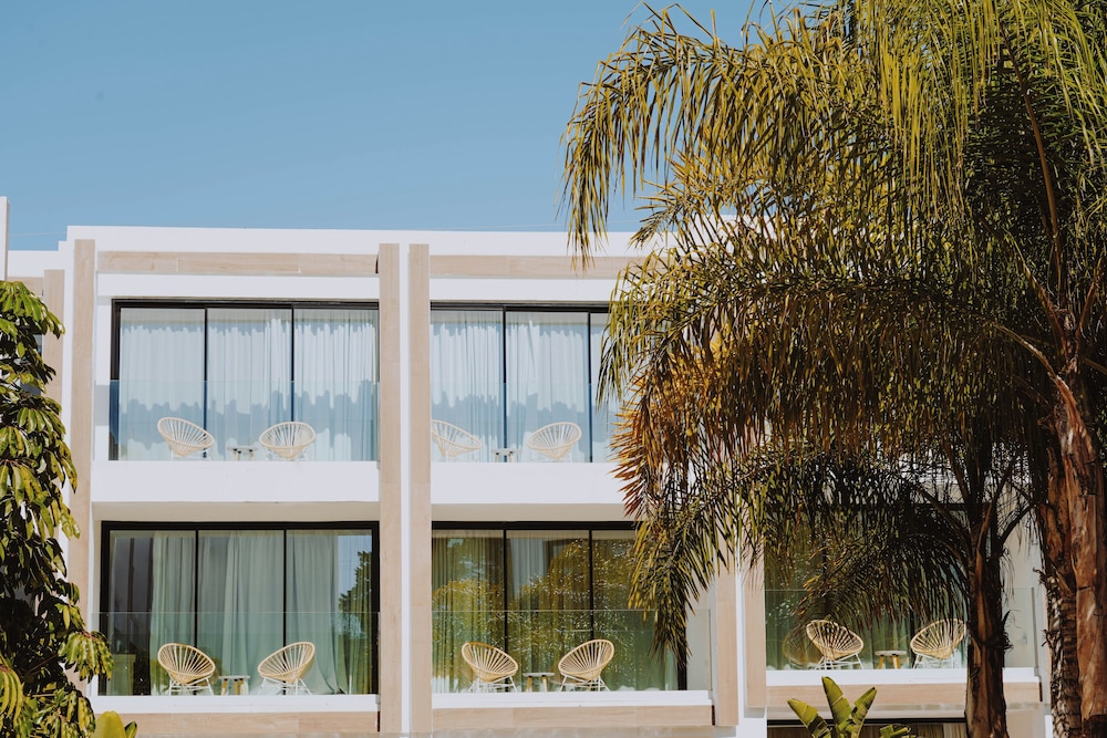 Nativo Ibiza by NCalma Hotels — Hotel building in Santa Eulalia, Balearic Islands