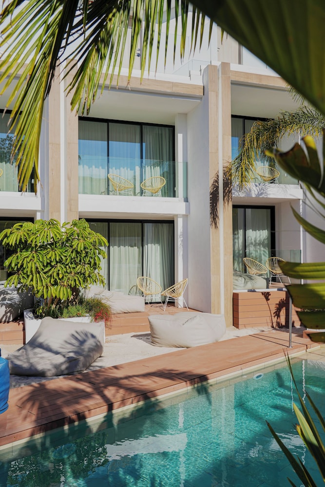 Nativo Ibiza by NCalma Hotels — Hotel building in Santa Eulalia, Balearic Islands