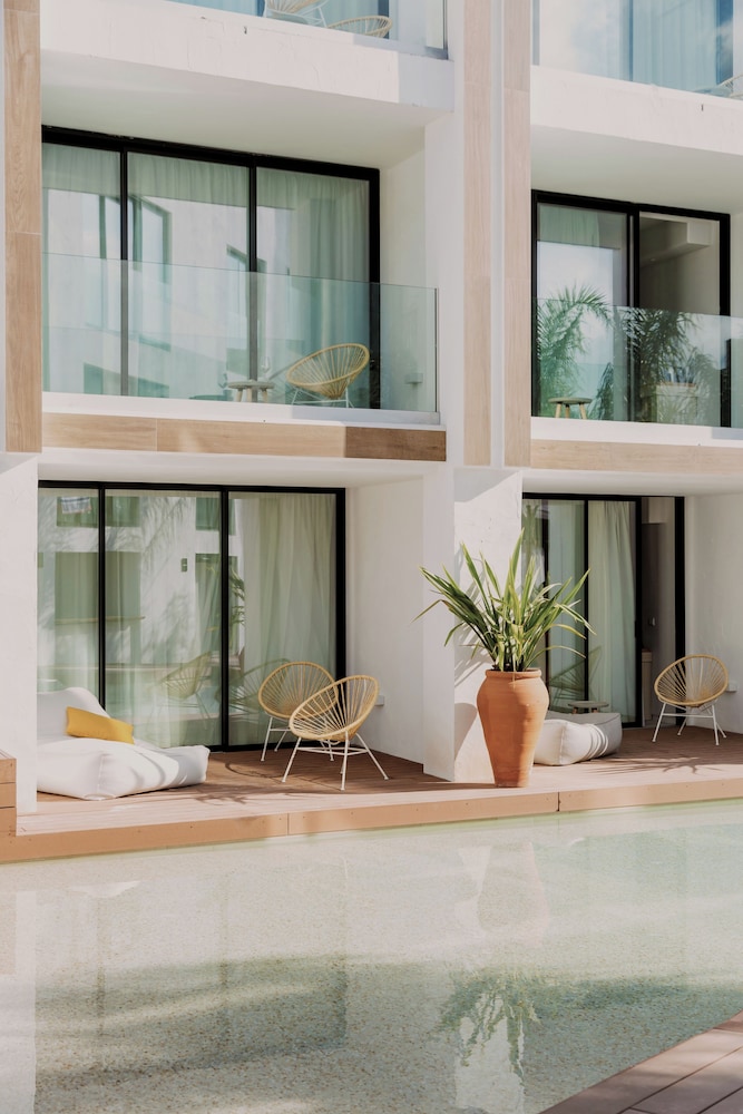 Nativo Ibiza by NCalma Hotels — Hotel building in Santa Eulalia, Balearic Islands