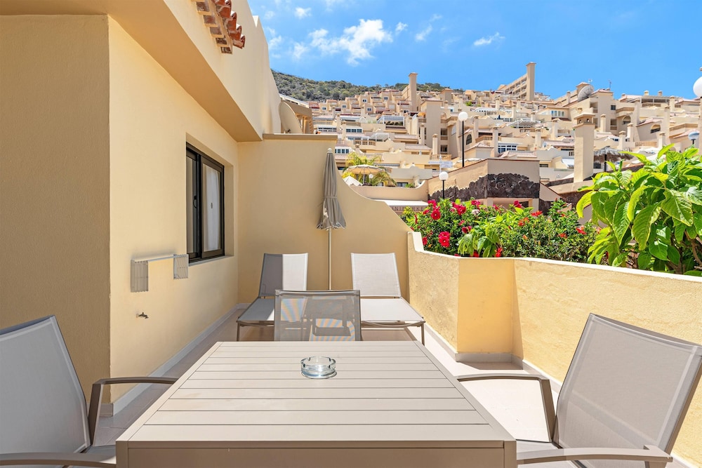 Ramada Residences by Wyndham Costa Adeje — Hotel building in Costa Adeje, Canary Islands