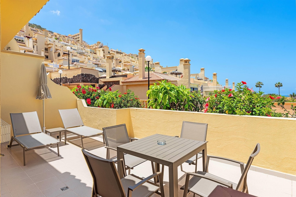 Ramada Residences by Wyndham Costa Adeje — Restaurant & bars in Costa Adeje, Canary Islands