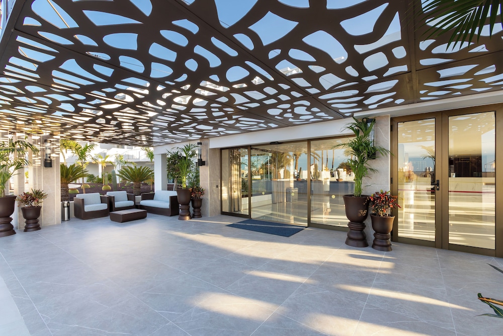 Hotel Riu Palace Calypso - Adults Only — Hotel building in Esquinzo, Canary Islands