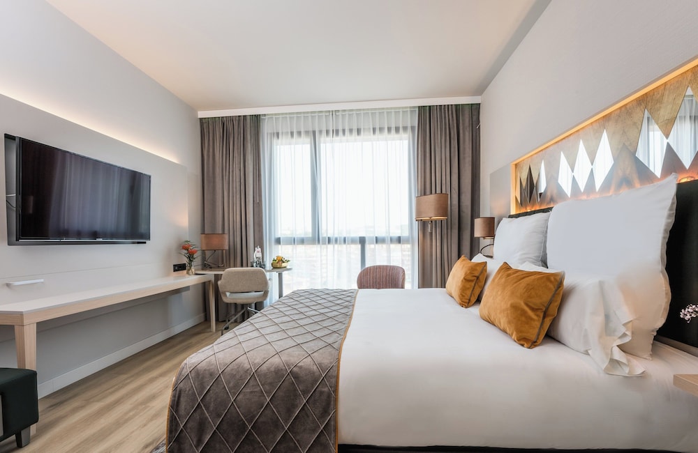 Leonardo Royal Hotel Barcelona Fira — Hotel rooms in Barcelona, Catalonia