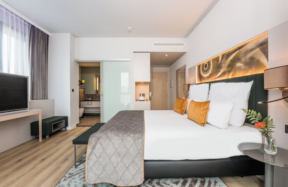Leonardo Royal Hotel Barcelona Fira — Hotel rooms in Barcelona, Catalonia