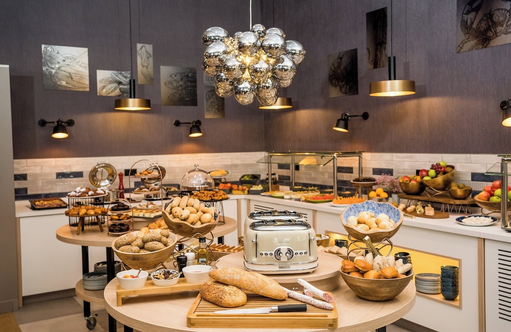 Leonardo Royal Hotel Barcelona Fira — Restaurant & bars in Barcelona, Catalonia