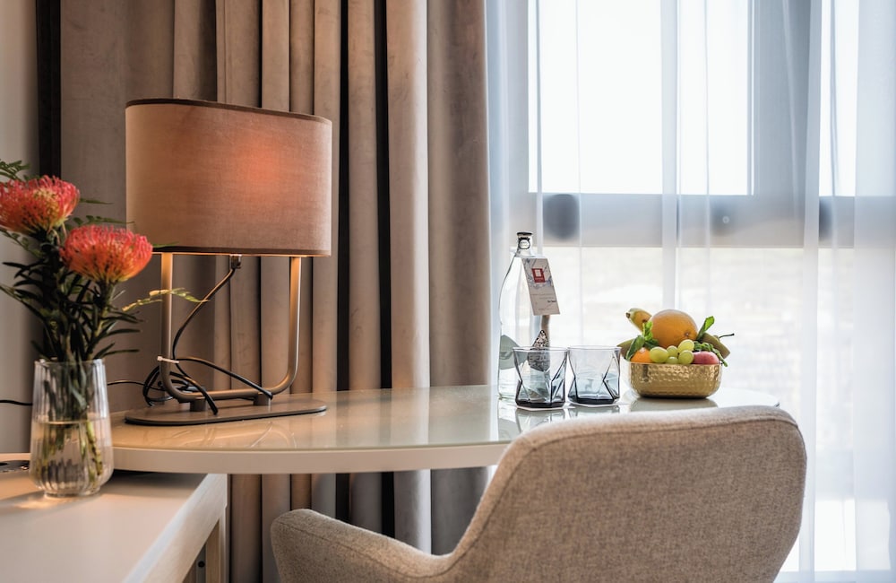 Leonardo Royal Hotel Barcelona Fira — Hotel rooms in Barcelona, Catalonia