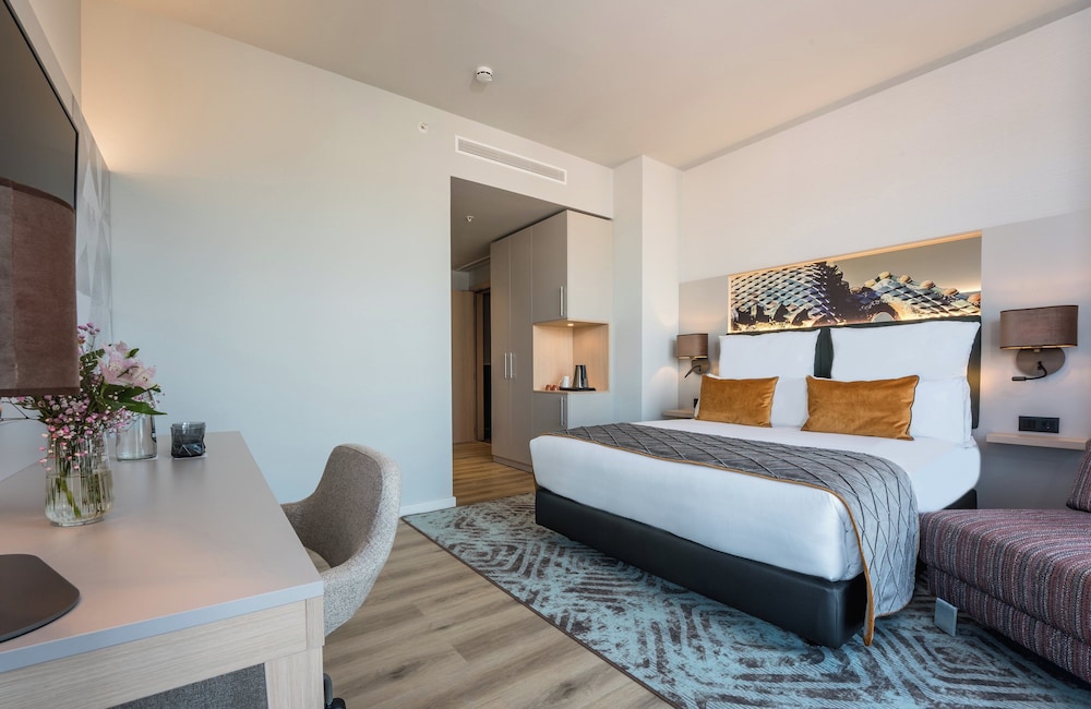 Leonardo Royal Hotel Barcelona Fira — Hotel rooms in Barcelona, Catalonia