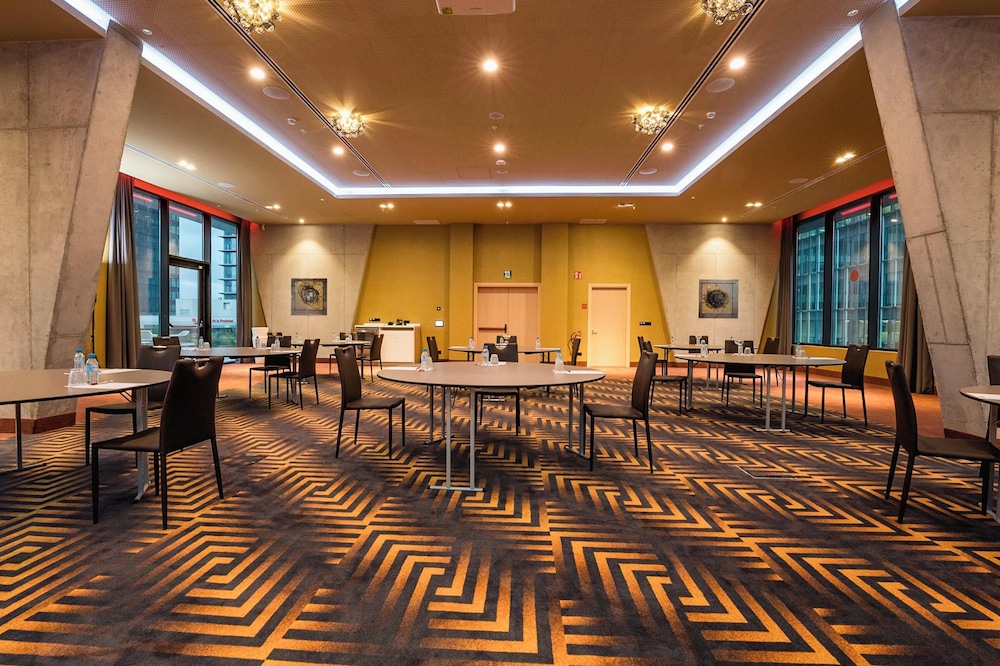 Leonardo Royal Hotel Barcelona Fira — Restaurant & bars in Barcelona, Catalonia
