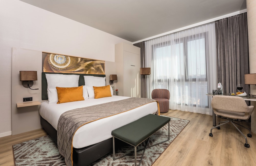 Leonardo Royal Hotel Barcelona Fira — Hotel rooms in Barcelona, Catalonia