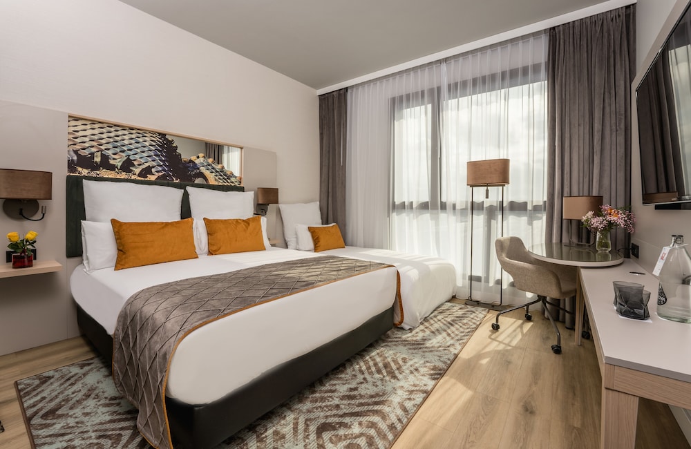 Leonardo Royal Hotel Barcelona Fira — Hotel rooms in Barcelona, Catalonia