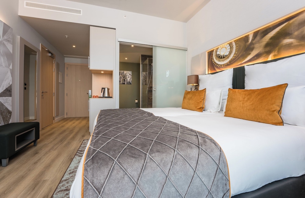 Leonardo Royal Hotel Barcelona Fira — Hotel rooms in Barcelona, Catalonia