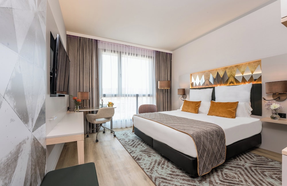 Leonardo Royal Hotel Barcelona Fira — Hotel rooms in Barcelona, Catalonia