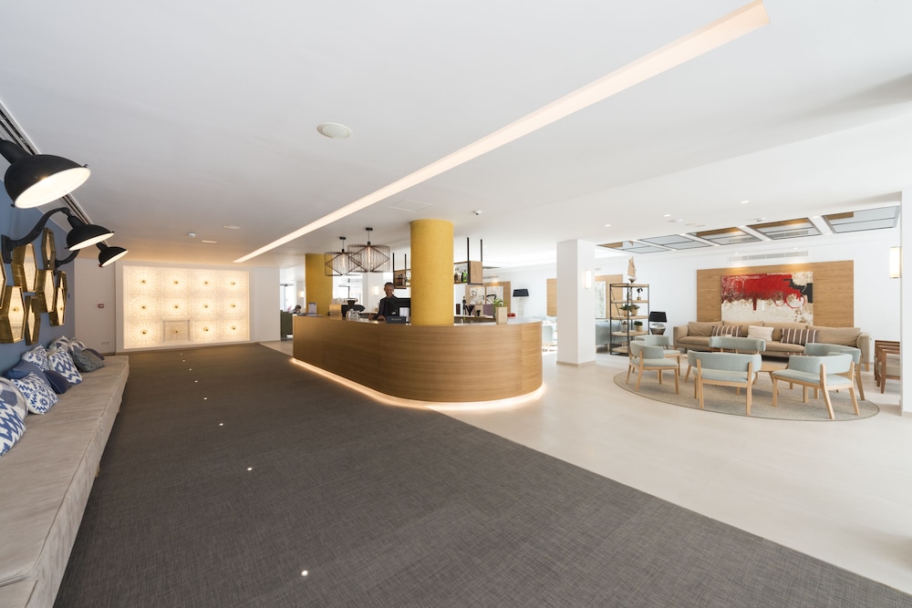 Kyrat Amarac Suites — Restaurant & bars in Cala Millor, Balearic Islands