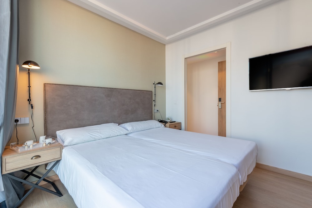 Kyrat Amarac Suites — Hotel rooms in Cala Millor, Balearic Islands