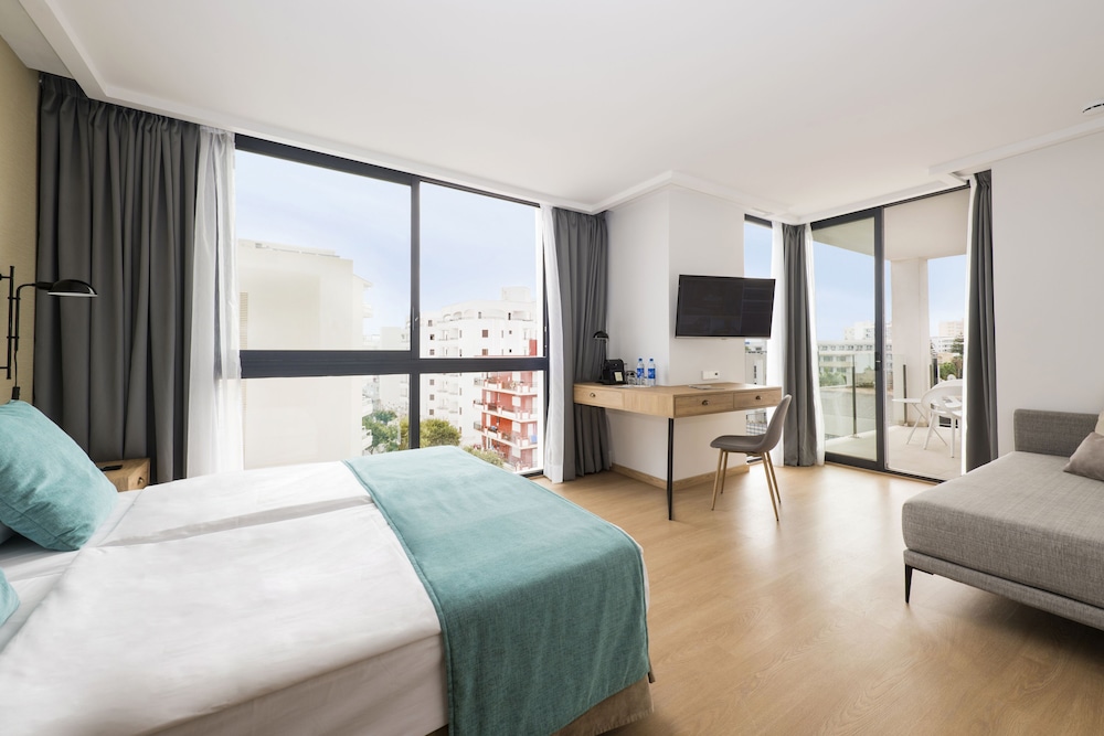 Kyrat Amarac Suites — Hotel rooms in Cala Millor, Balearic Islands