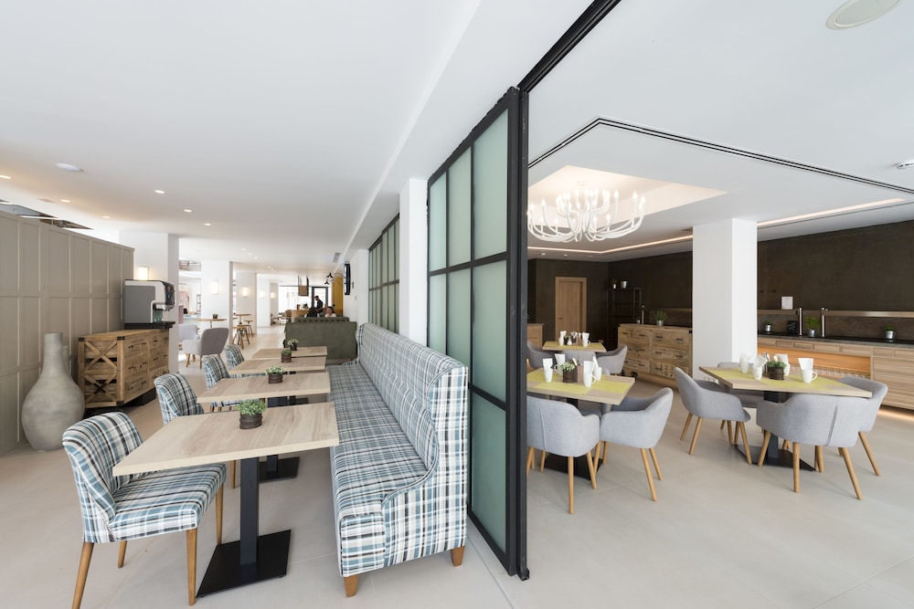 Kyrat Amarac Suites — Restaurant & bars in Cala Millor, Balearic Islands