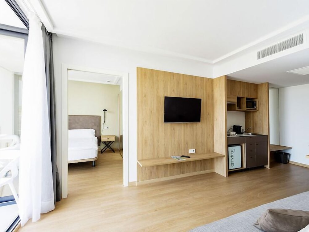 Kyrat Amarac Suites — Hotel rooms in Cala Millor, Balearic Islands