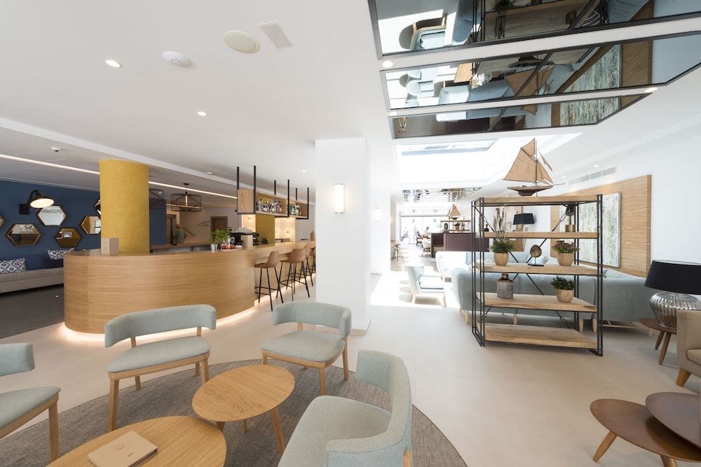 Kyrat Amarac Suites — Restaurant & bars in Cala Millor, Balearic Islands