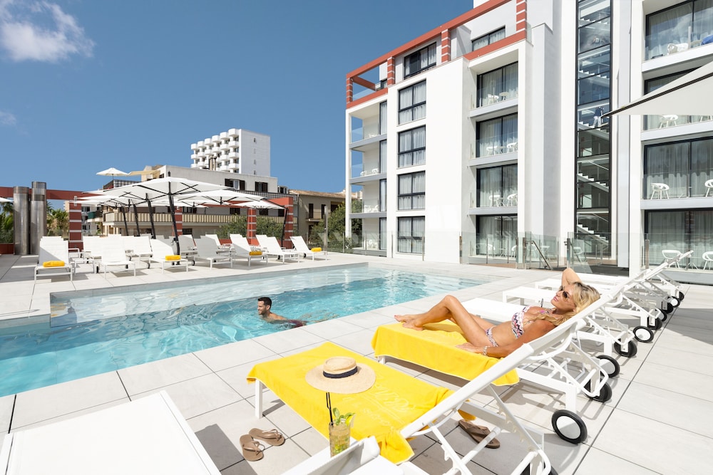 Kyrat Amarac Suites — Swimming pool in Cala Millor, Balearic Islands