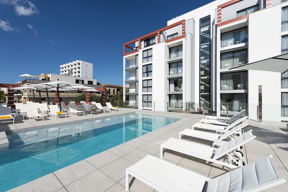 Kyrat Amarac Suites — Swimming pool in Cala Millor, Balearic Islands