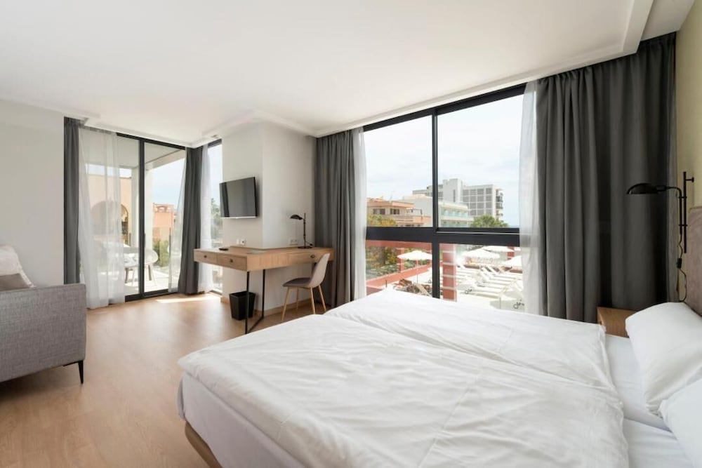 Kyrat Amarac Suites — Hotel rooms in Cala Millor, Balearic Islands
