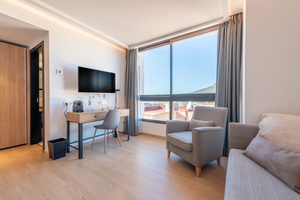 Kyrat Amarac Suites — Hotel rooms in Cala Millor, Balearic Islands