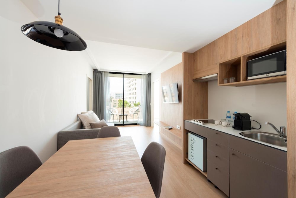 Kyrat Amarac Suites — Hotel rooms in Cala Millor, Balearic Islands