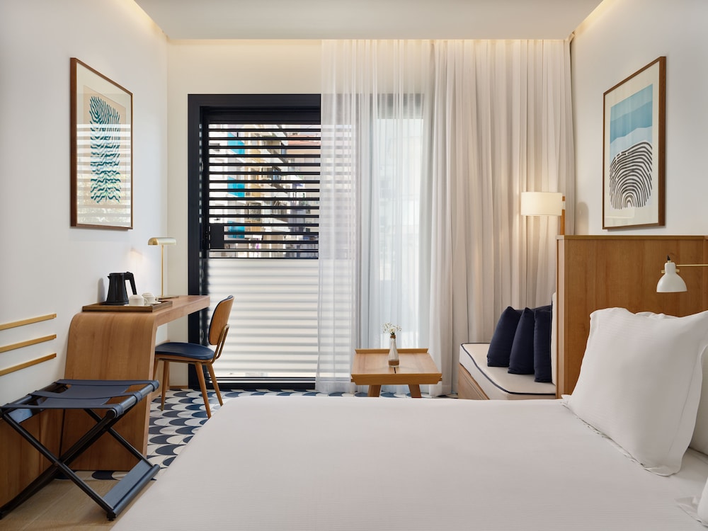H10 Porto Poniente — Hotel rooms in Benidorm, Valencian Community