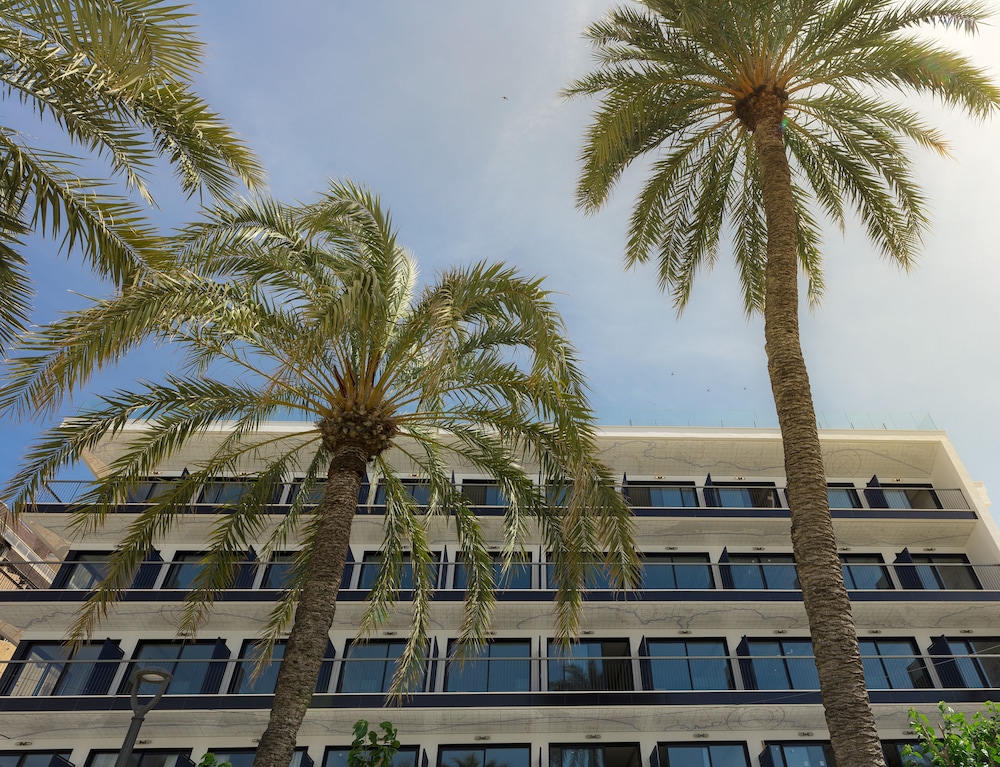 H10 Porto Poniente — Hotel building in Benidorm, Valencian Community