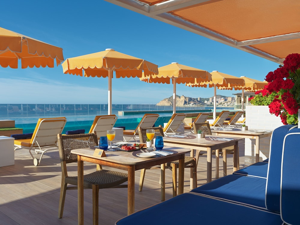 H10 Porto Poniente — Restaurant & bars in Benidorm, Valencian Community