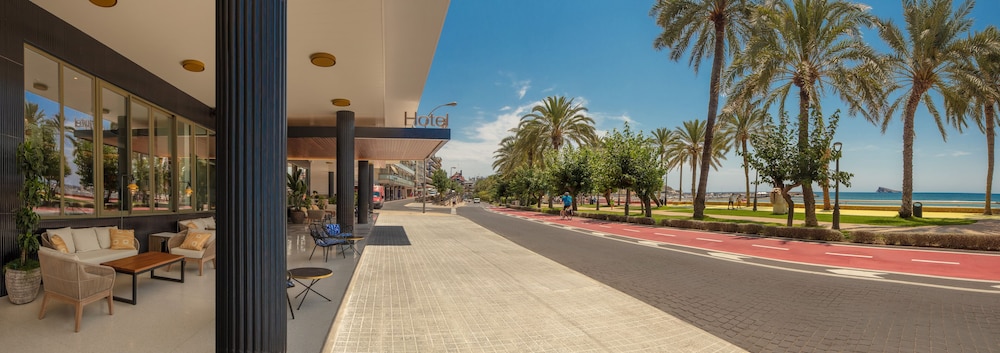 H10 Porto Poniente — Hotel building in Benidorm, Valencian Community