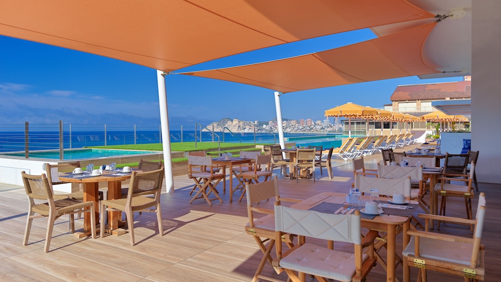 H10 Porto Poniente — Restaurant & bars in Benidorm, Valencian Community