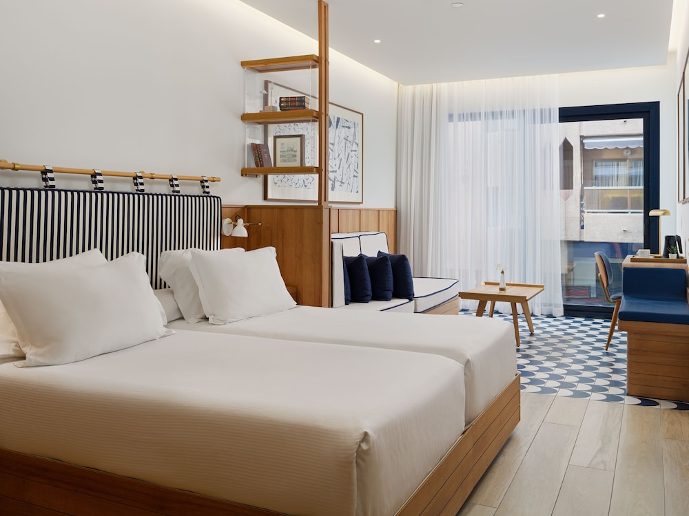 H10 Porto Poniente — Hotel rooms in Benidorm, Valencian Community