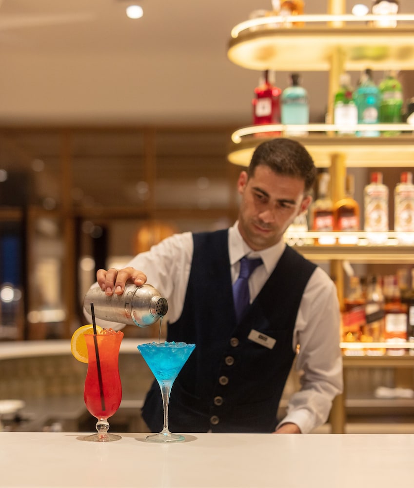 H10 Porto Poniente — Restaurant & bars in Benidorm, Valencian Community
