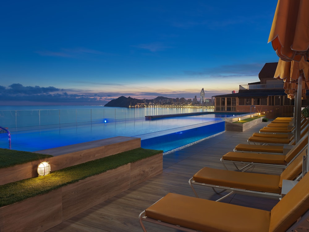 H10 Porto Poniente — Swimming pool in Benidorm, Valencian Community