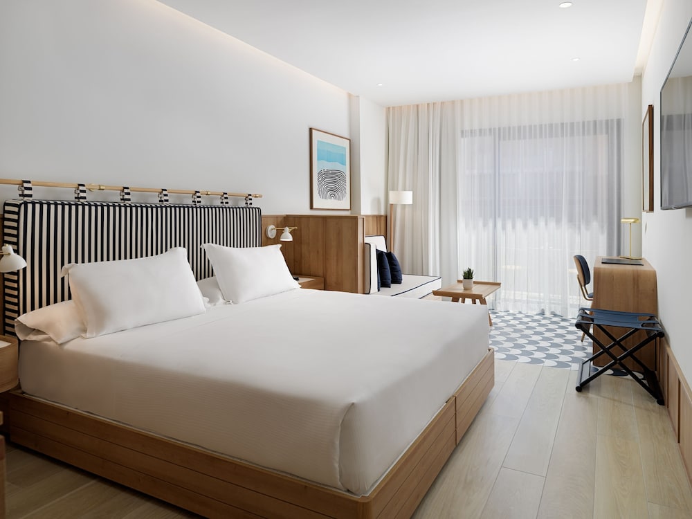 H10 Porto Poniente — Hotel rooms in Benidorm, Valencian Community