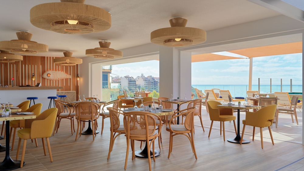 H10 Porto Poniente — Restaurant & bars in Benidorm, Valencian Community