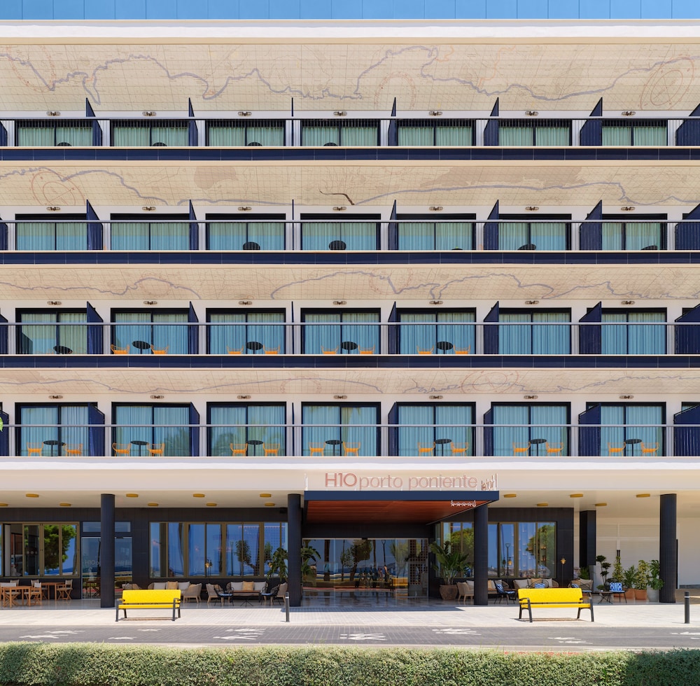 H10 Porto Poniente — Hotel building in Benidorm, Valencian Community