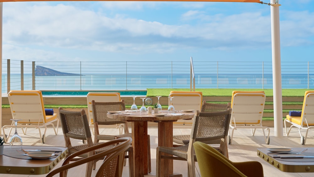 H10 Porto Poniente — Restaurant & bars in Benidorm, Valencian Community