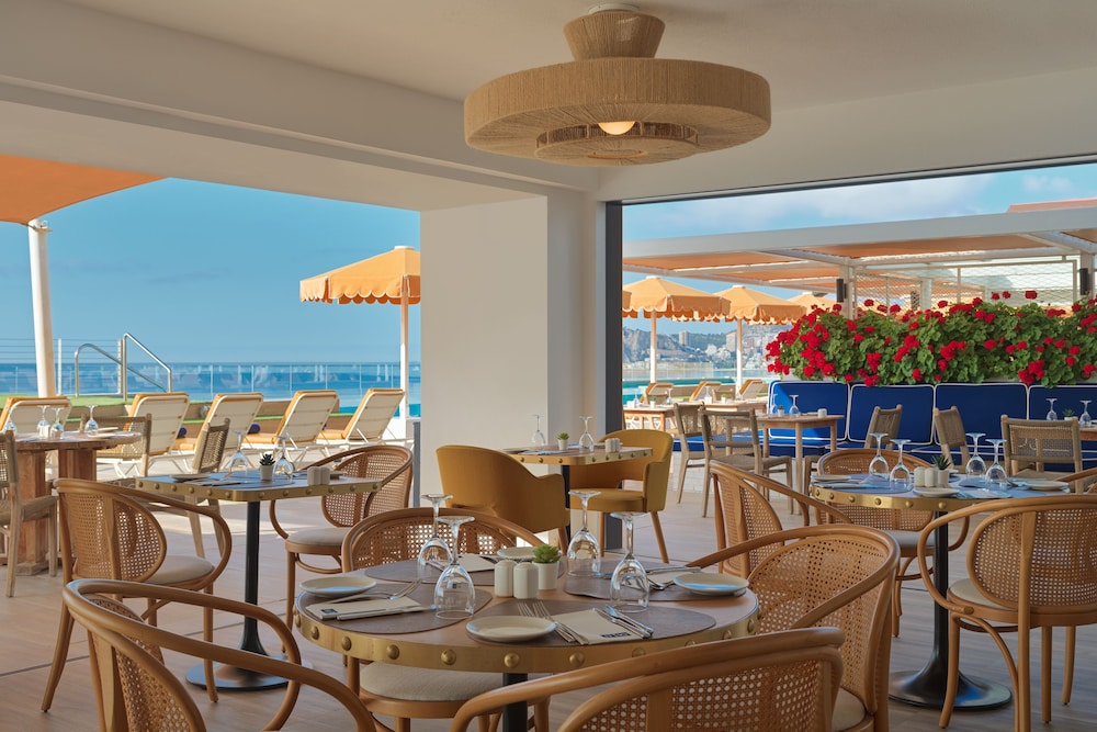 H10 Porto Poniente — Restaurant & bars in Benidorm, Valencian Community