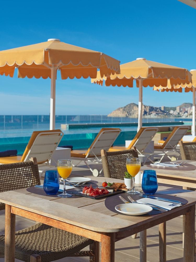 H10 Porto Poniente — Swimming pool in Benidorm, Valencian Community