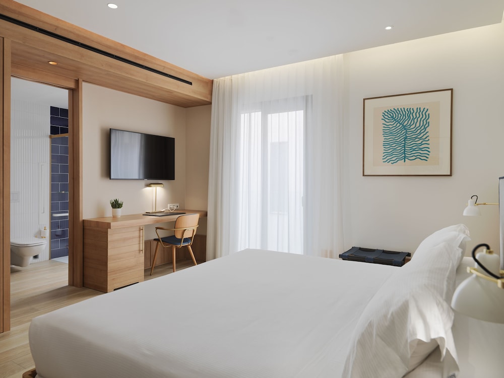 H10 Porto Poniente — Hotel rooms in Benidorm, Valencian Community
