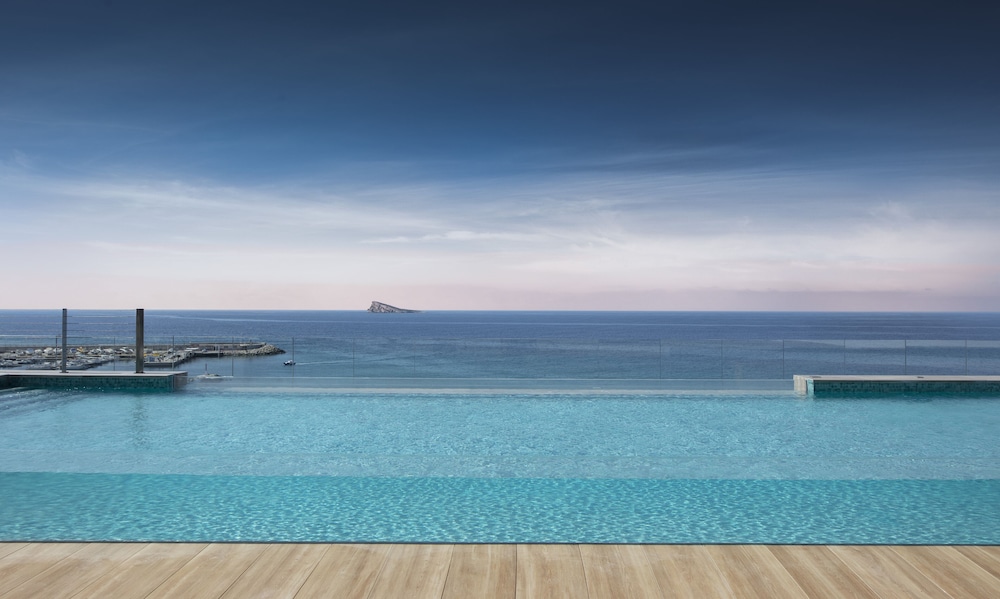 H10 Porto Poniente — Swimming pool in Benidorm, Valencian Community