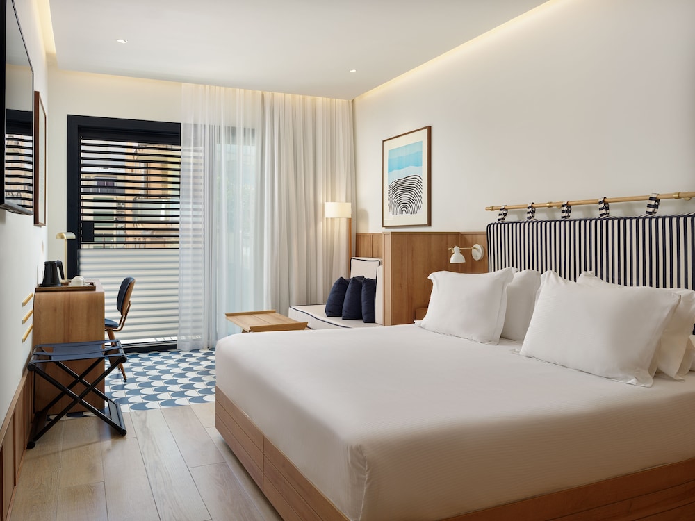 H10 Porto Poniente — Hotel rooms in Benidorm, Valencian Community