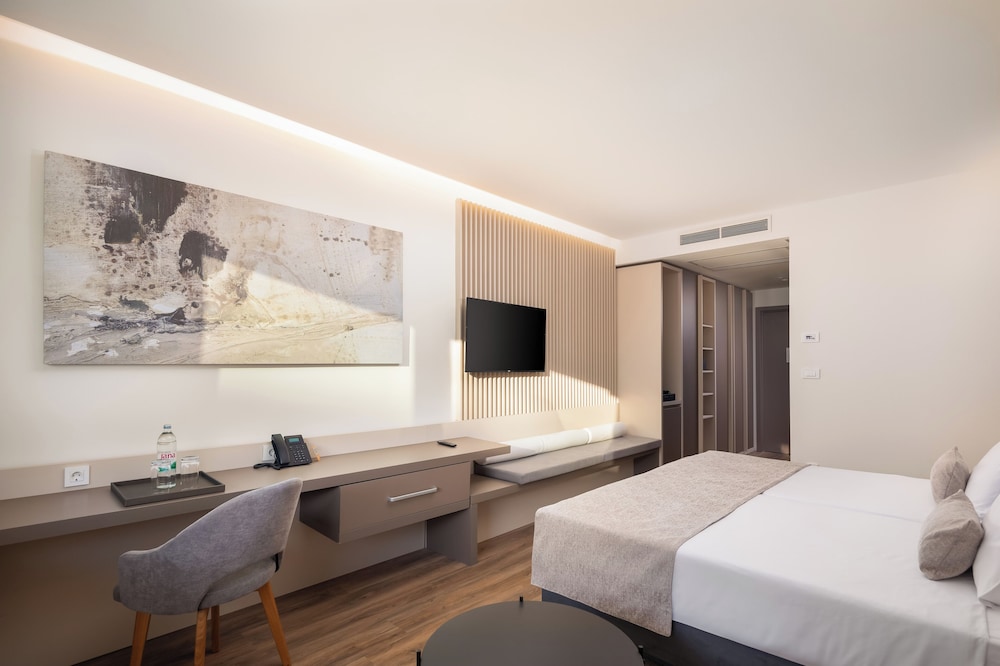 Aminess Laurel Khalani Hotel — Hotel rooms in Makarska, Split-Dalmatia