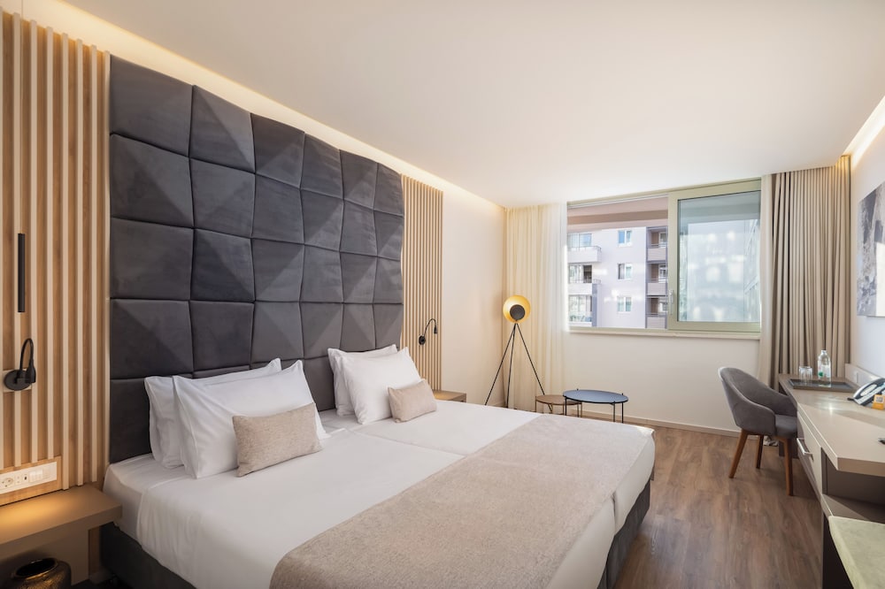 Aminess Laurel Khalani Hotel — Hotel rooms in Makarska, Split-Dalmatia